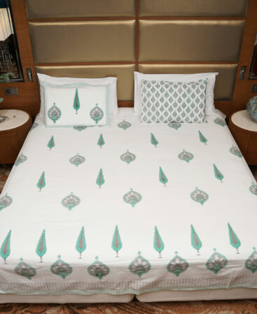 Luxurious White King Size Bedsheet (PEJAI40)