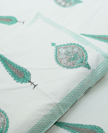 Luxurious White King Size Bedsheet (PEJAI40)